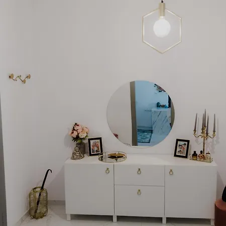 Ah Zimna Apartment *