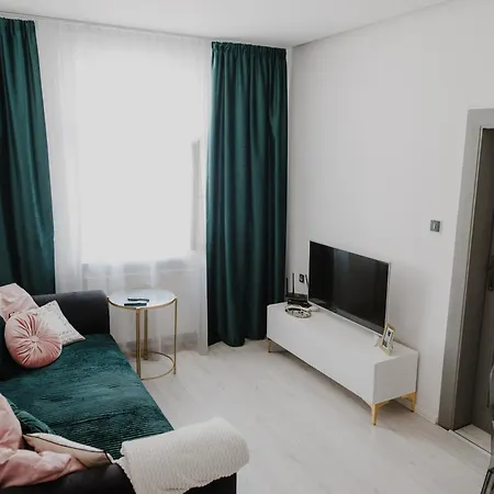 Ah Zimna Apartment *